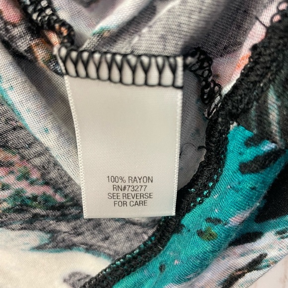 Simply Vera Vera Wang Green Black Graphic T-Shirt size medium - Picture 4 of 6